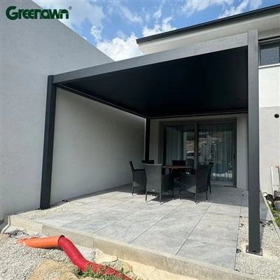 Venkovní kovová pergola